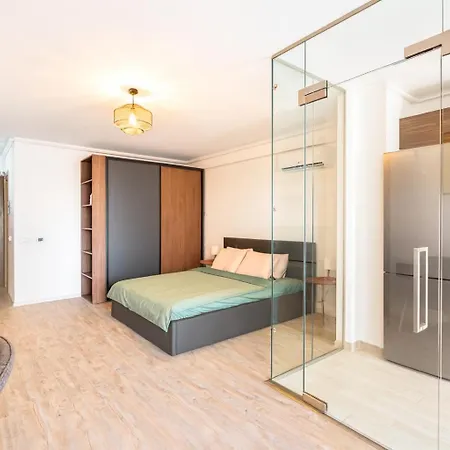 Riverside 45 Free Parking *