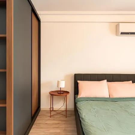 Riverside 45 Free Parking Бухарест