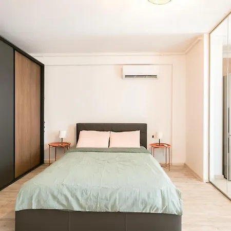 Riverside 45 Free Parking