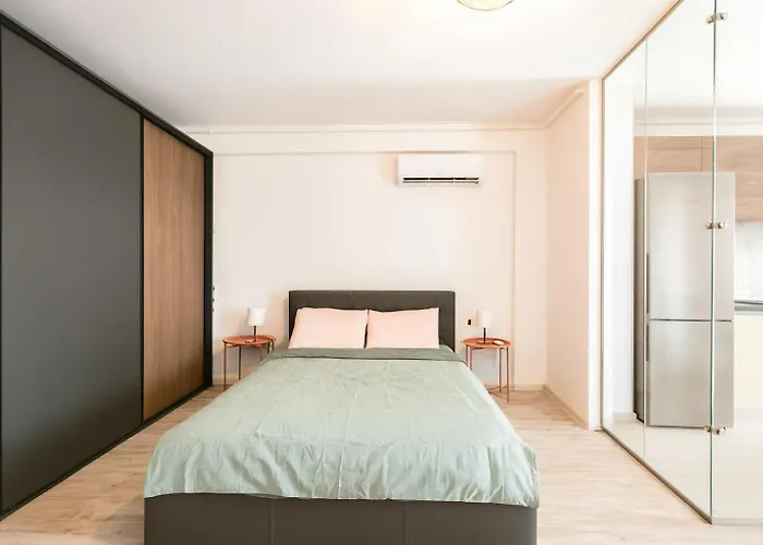 Riverside 45 Free Parking